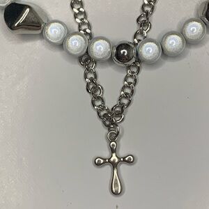 Layered pearl iridescent necklace